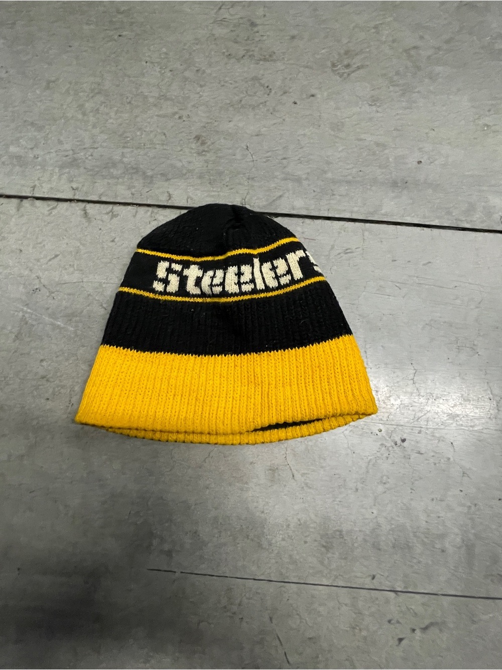 VNTG Pittsburgh Steelers Black Gold NFL Knit Beanie Hat Football Fan Gear